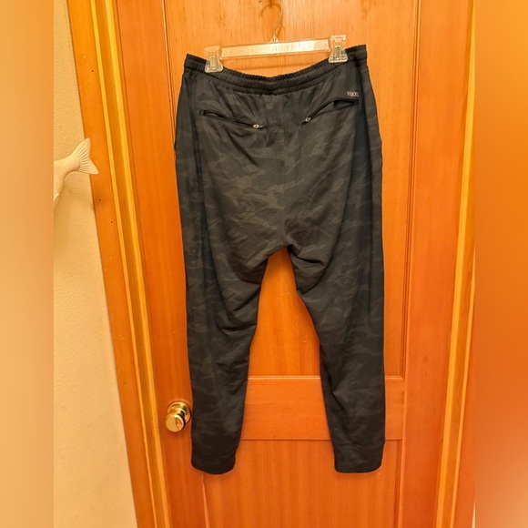 Vuori Men's Sunday Performance Jogger - Picture 6 of 12
